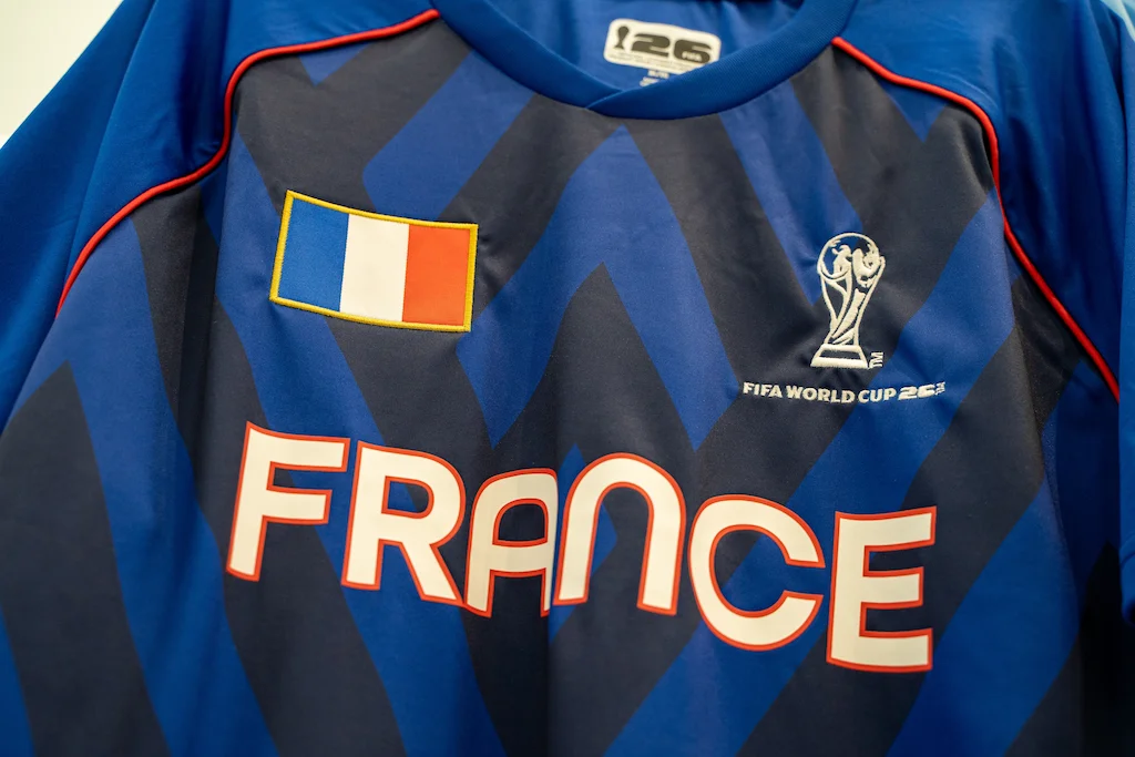 Close up no uniforme da França na Copa do Mundo 2026.