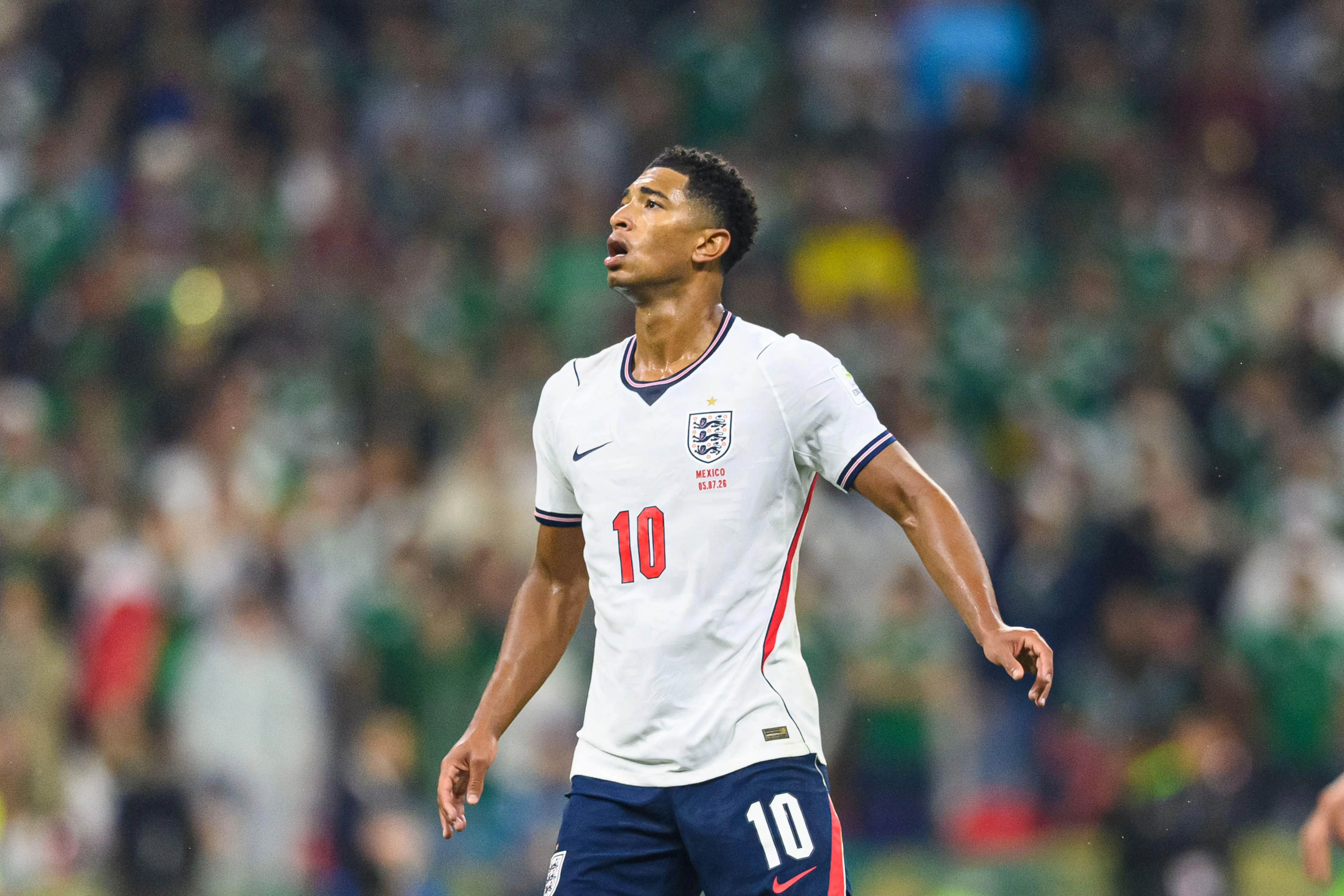 Jude Bellingham com a camisa da seleção da Inglaterra durante uma partida oficial. A imagem ilustra o conteúdo sobre inglaterra tem quantas Copas do Mundo?, destacando um dos principais jogadores da nova geração inglesa.