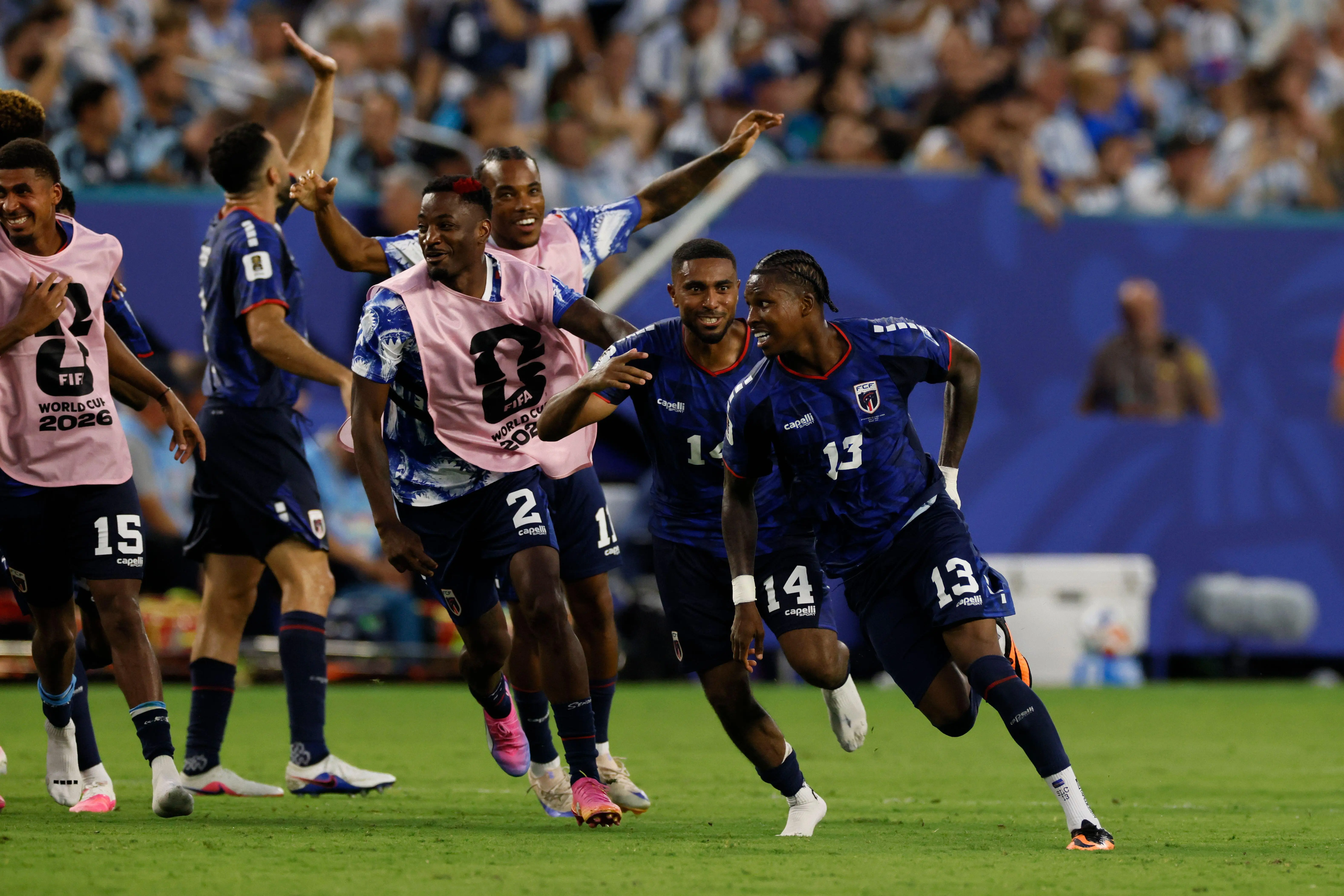Sidny Cabral, de Cabo Verde, comemora o segundo gol de empate durante a partida da fase de 16-avos de final da Copa do Mundo da FIFA 2026 entre Argentina e Cabo Verde, no Miami Stadium, em 3 de julho de 2026, em Miami Gardens, Estados Unidos.